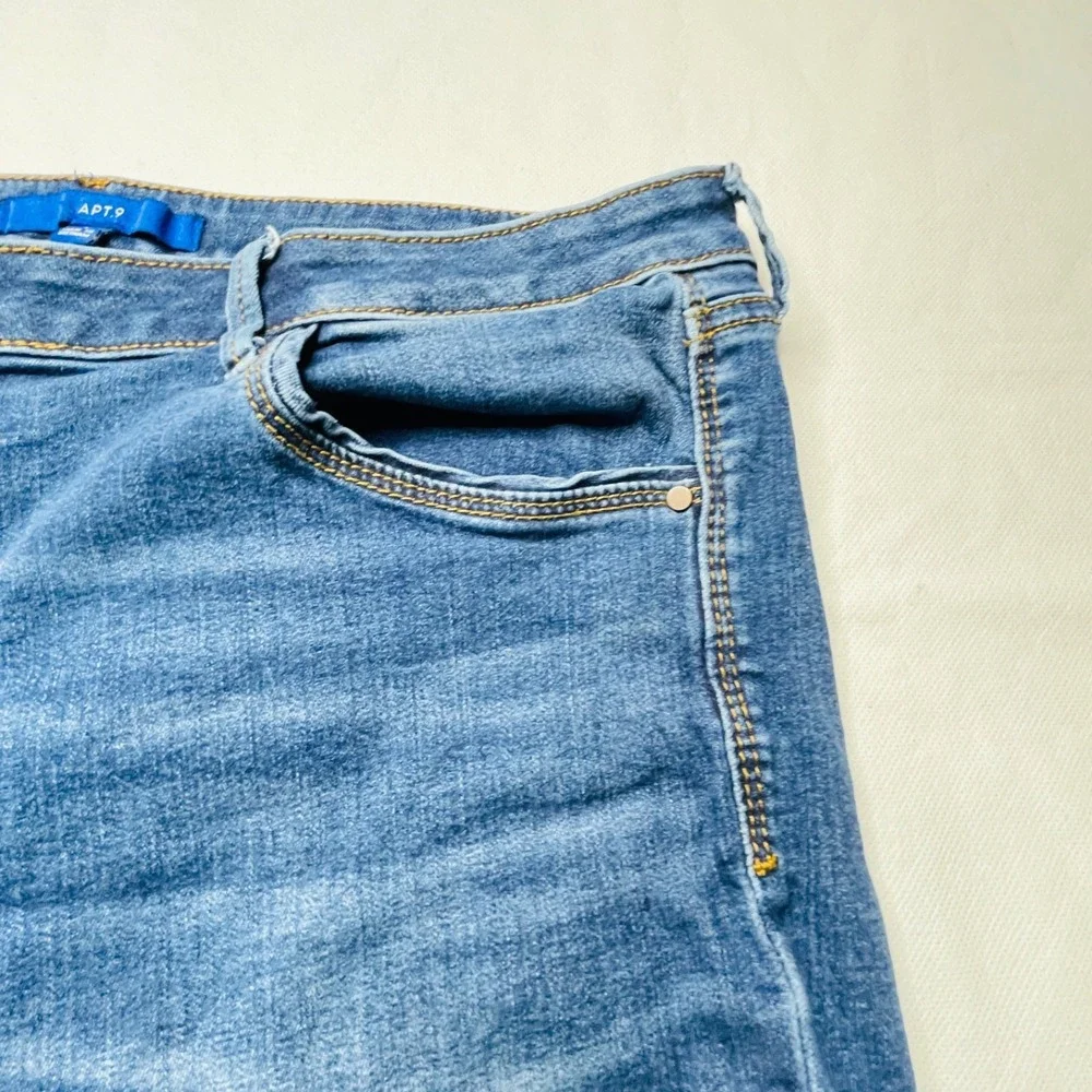 Apt 9 Bermuda Shorts Womens 18 Light Wash Stretch Denim Cuffed Plus Size 18